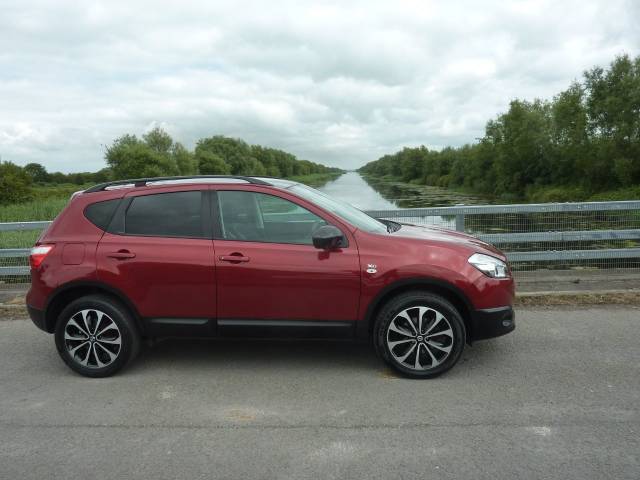 Nissan Qashqai 1.6 [117] 360 5dr CVT Hatchback Petrol Red